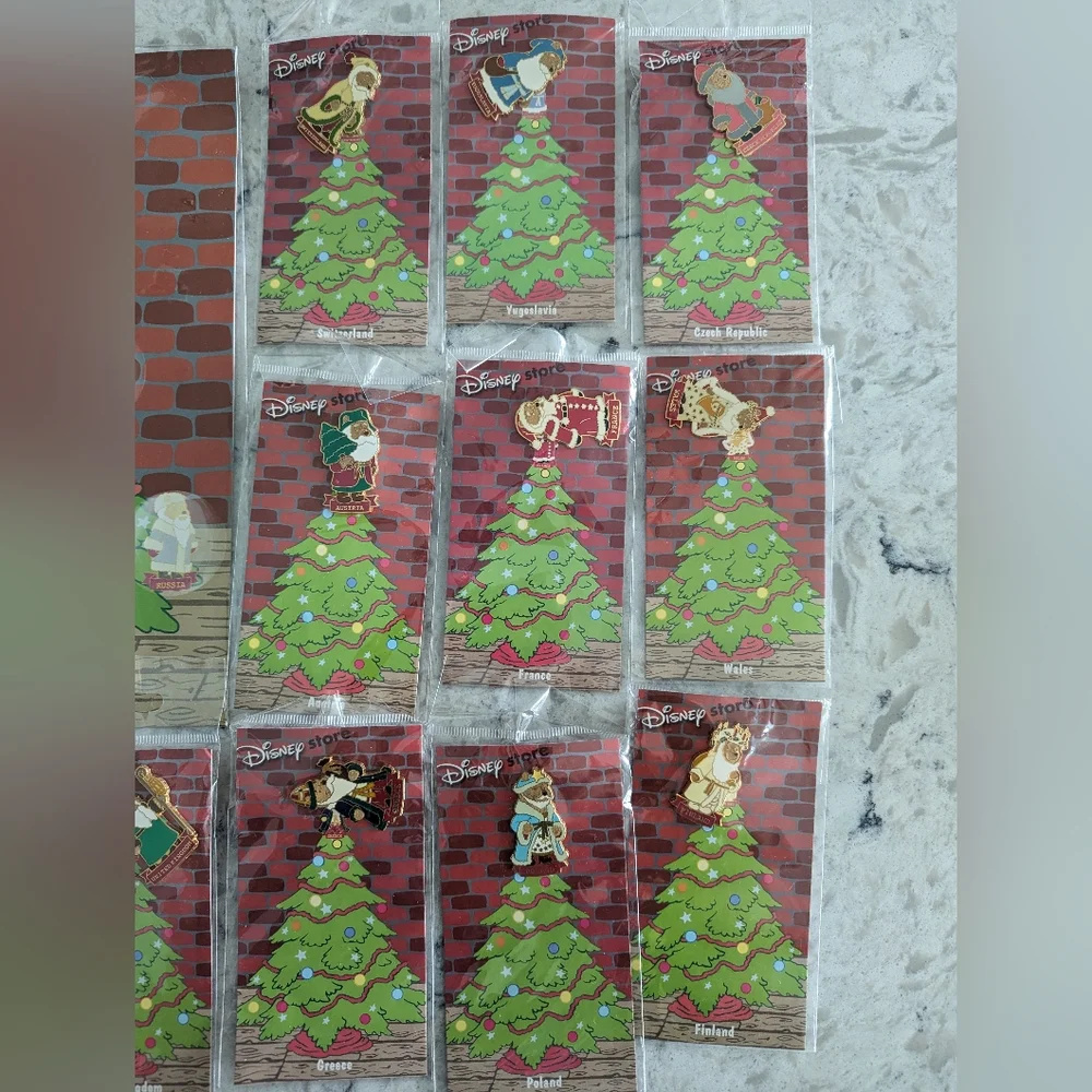 Disney Santas Around the World - Picture 3 of 3